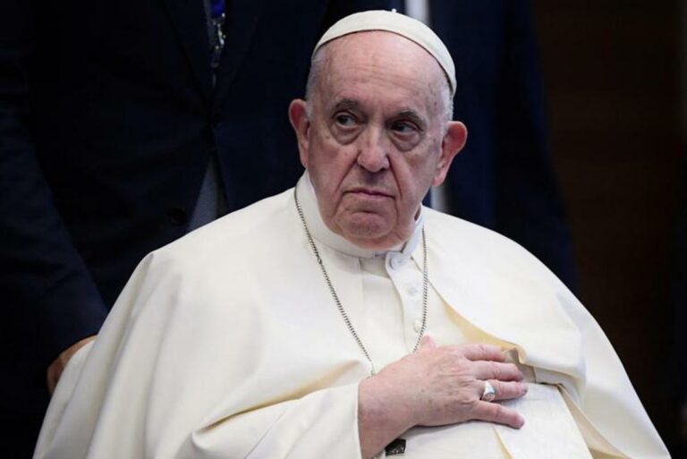 Papa Francesco ricoverato al Gemelli, sarà sottoposto a un intervento chirurgico