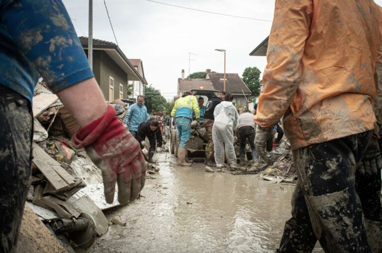 Alluvione Emilia Romagna, Meloni nelle zone colpite: “Il governo c’è”
