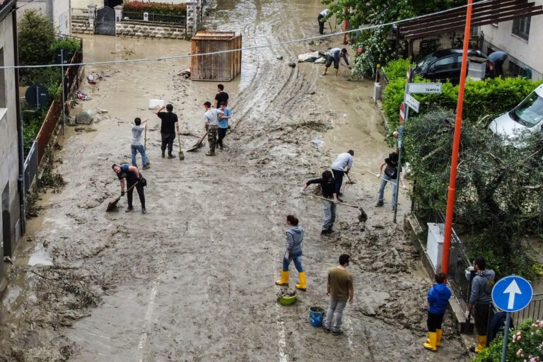 Alluvione Emilia Romagna, Mattarella nelle zone colpite: «L’Italia è con voi»