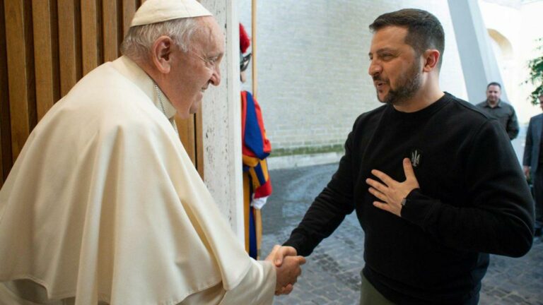 Zelensky in Vaticano, Papa Francesco: «Grazie per questa visita»