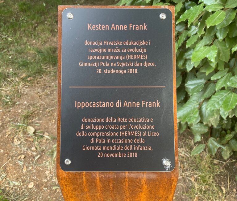 Parco Anna Frank, c’è la nuova targa