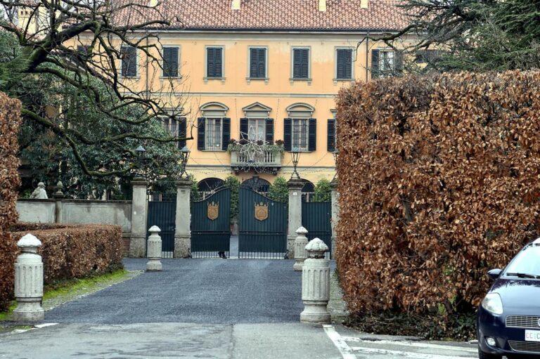 Berlusconi, da Arcore a ‘La Certosa’ a ‘Villa Grande’: il patrimonio immobiliare del Cav