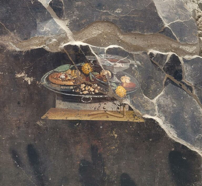 Pompei, scoperta l’antenata della pizza in un affresco