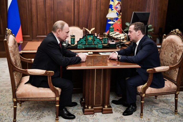 Putin e Medvedev in fuga da Prigozhin? Russia smentisce