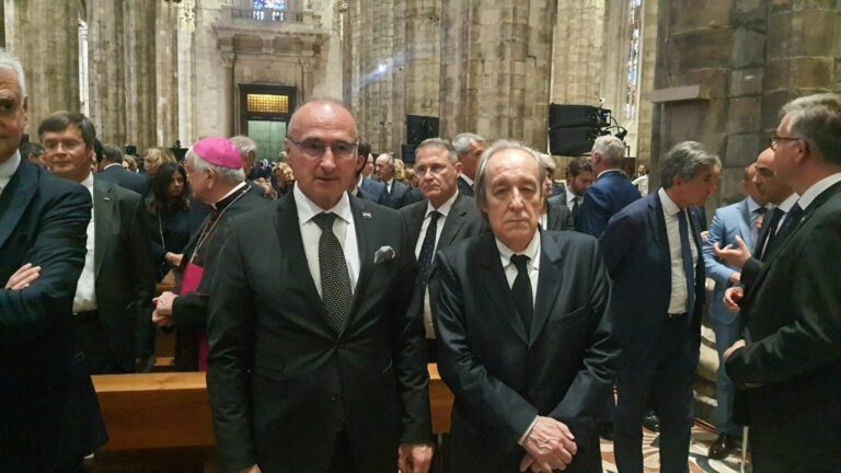 Funerali Berlusconi. Furio Radin e Gordan Grlić Radman in Duomo