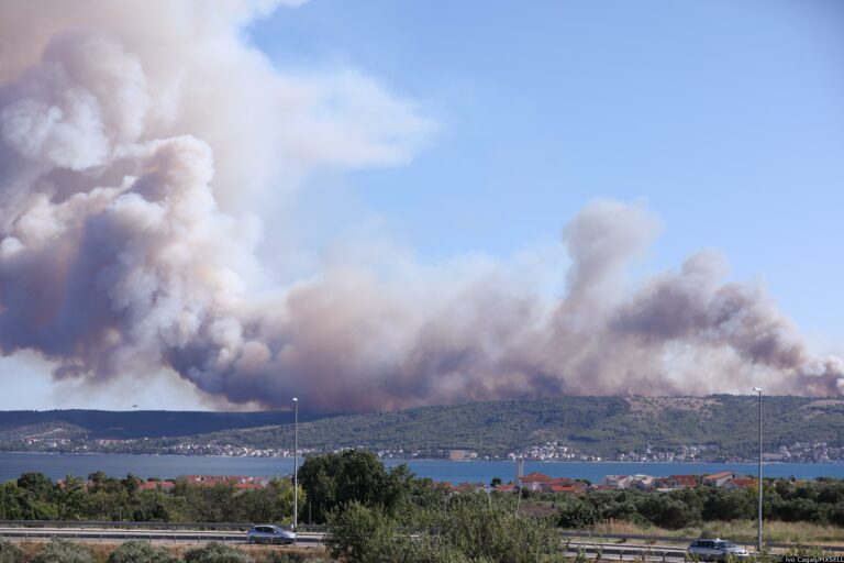 Incendio sull’isola di Čiovo (Bua). Arrestati due cittadini albanesi
