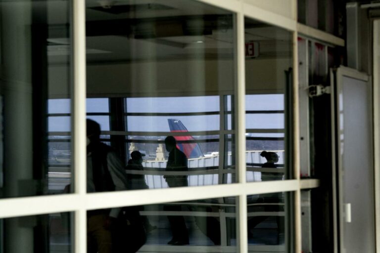 Catania, incendio in aeroporto: voli sospesi fino a mercoledì