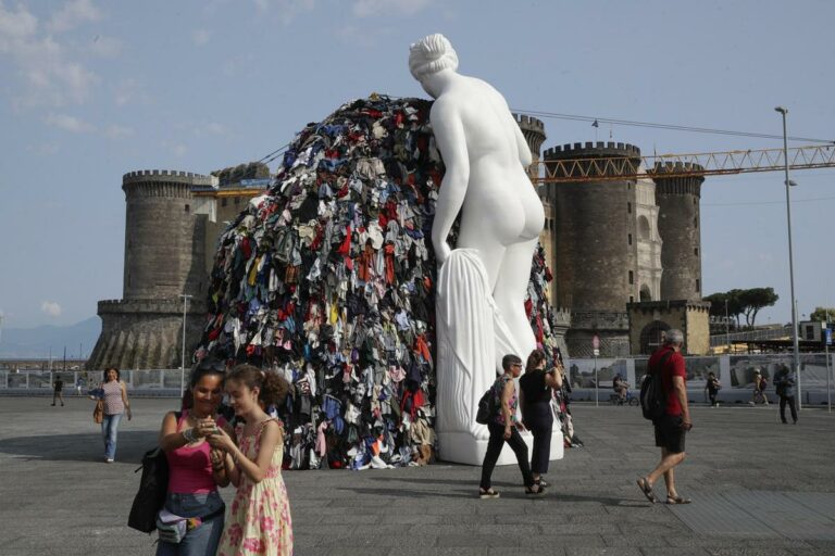 Napoli, distrutta da incendio ‘Venere degli stracci’ di Michelangelo Pistoletto