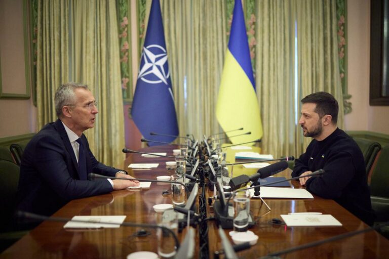 Nato, oggi il summit: il piano per avvicinare l’Ucraina all’Alleanza