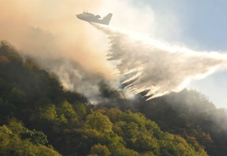 Incendio Grecia, Canadair si schianta a Evia