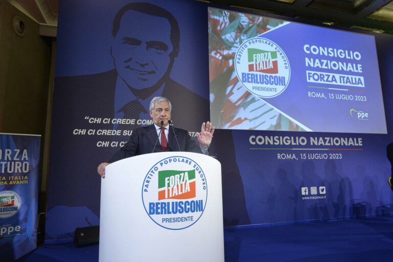 Forza Italia, Tajani è segretario nazionale: dopo Berlusconi niente più presidenti