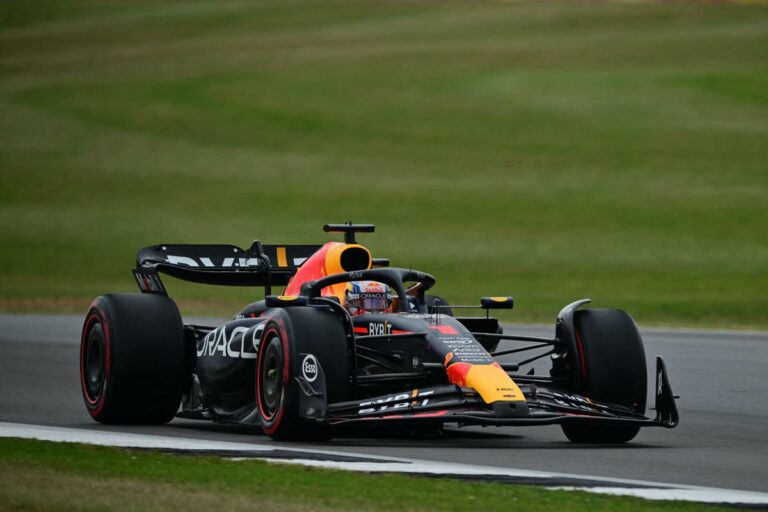 F1 Gp Gran Bretagna 2023, Verstappen vince a Silverstone e disastro Ferrari