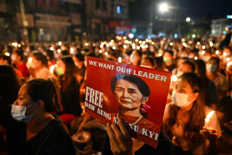 Myanmar, graziata Aung San Suu Kyi