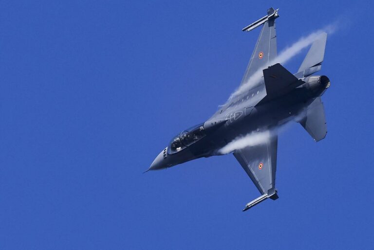 Ucraina, Olanda e Danimarca forniranno F-16. Zelensky: «Decisione storica»