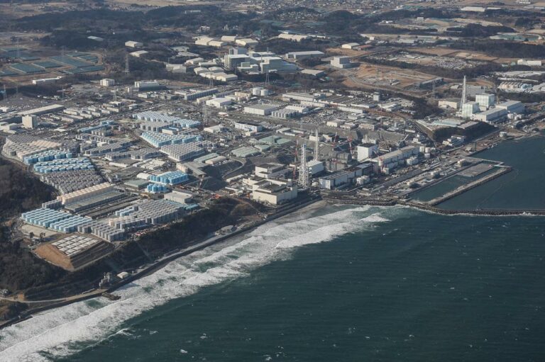Fukushima, al via rilascio acqua radioattiva in mare. Pechino: “Atto irresponsabile”