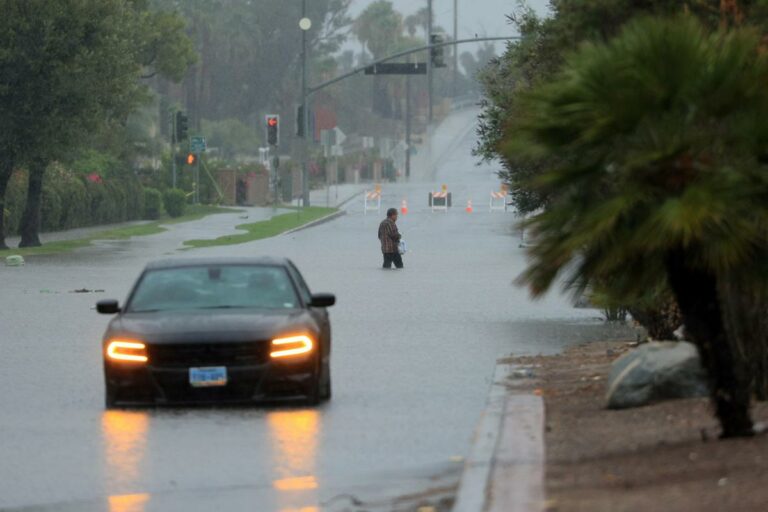 California, uragano Hilary colpisce Los Angeles. Forte terremoto nel sud