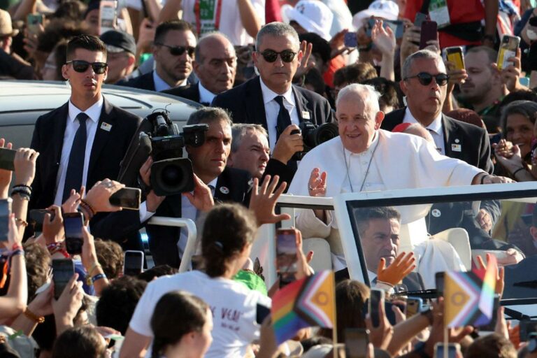 Papa Francesco come Wojtyla: «Non abbiate paura, non temete»