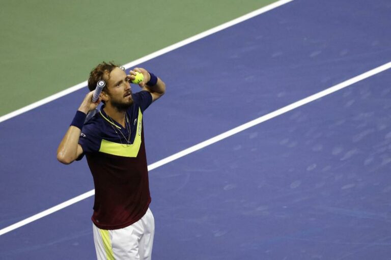 US Open, Medvedev batte Alcaraz: finale contro Djokovic