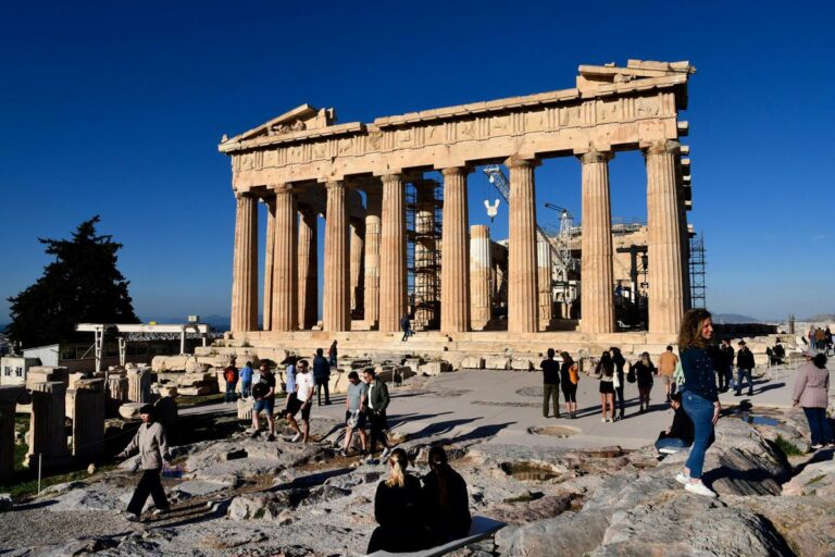 Grecia, Atene introduce il numero chiuso per le visite all’acropoli