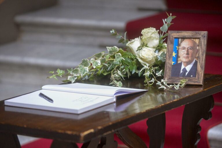 Napolitano, oggi i funerali: ci saranno anche Macron e Steinmeier