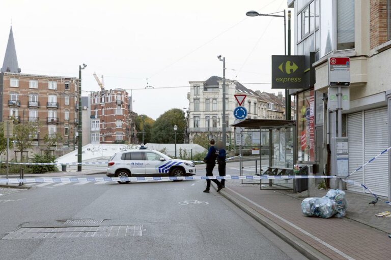 Attentato a Bruxelles: il killer è morto, caccia ai complici