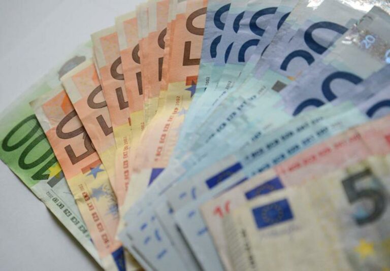 Fisco Croazia: mance con carta, salario minimo su, sovrimposta abolita