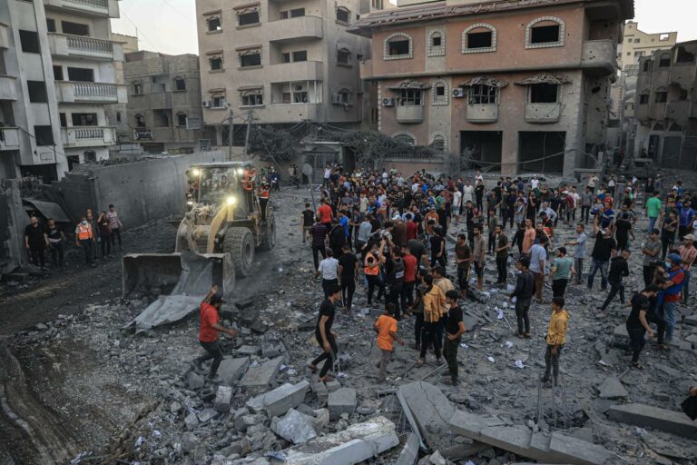 Israele: “Colpiamo Hamas, civili non sono obiettivo”. Biden: “Grosso errore occupare Gaza”