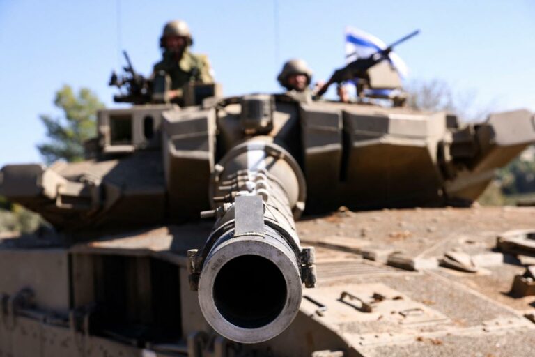 Israele, prove di invasione a Gaza: tank nel Nord. Raid Usa in Siria