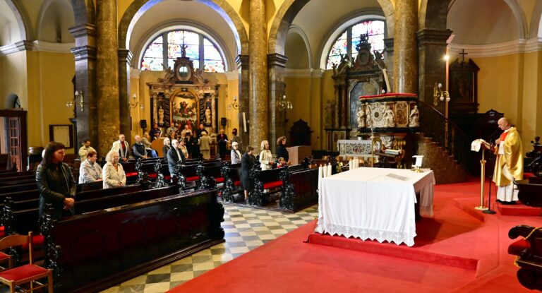 Messa di Ognissanti a San Vito. «Essere sereni significa essere beati» (foto)