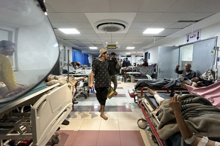 Blitz Israele in ospedale al Shifa: trovate armi, esplosivo davanti al complesso