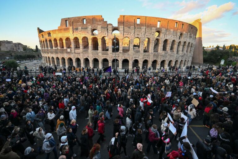 Oltre 500mila in piazza a Roma contro la violenza sulle donne