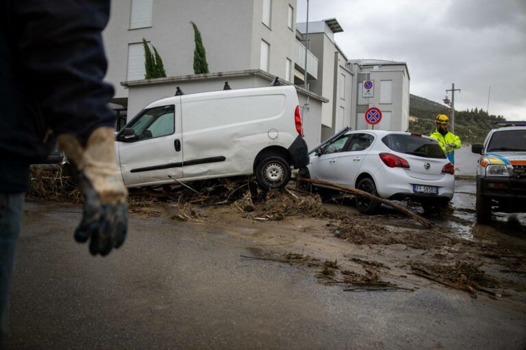 Maltempo Toscana, 7 morti e un disperso. Giani: «Almeno 300 milioni di danni»