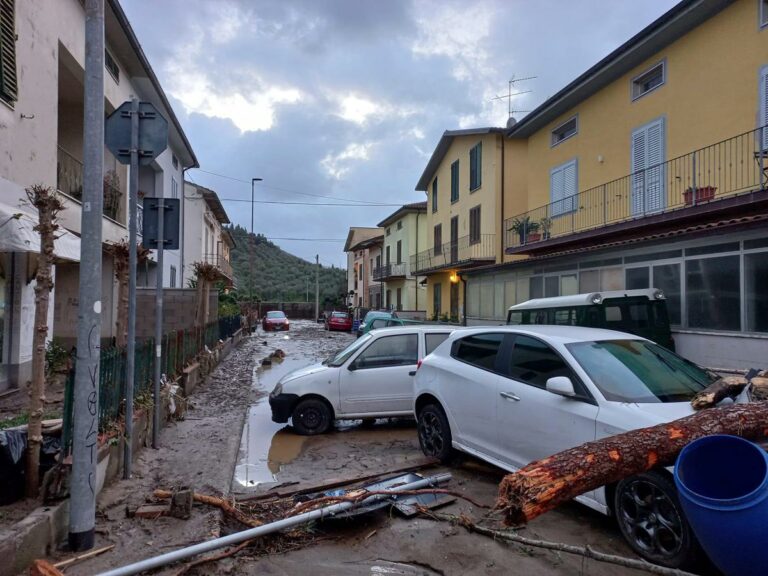 Alluvione Toscana, 5 morti. Verso lo stato di emergenza