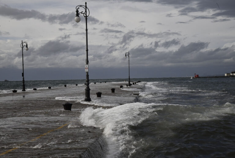 Maltempo. FVG: danni importanti. Eccezionale mareggiata a Trieste