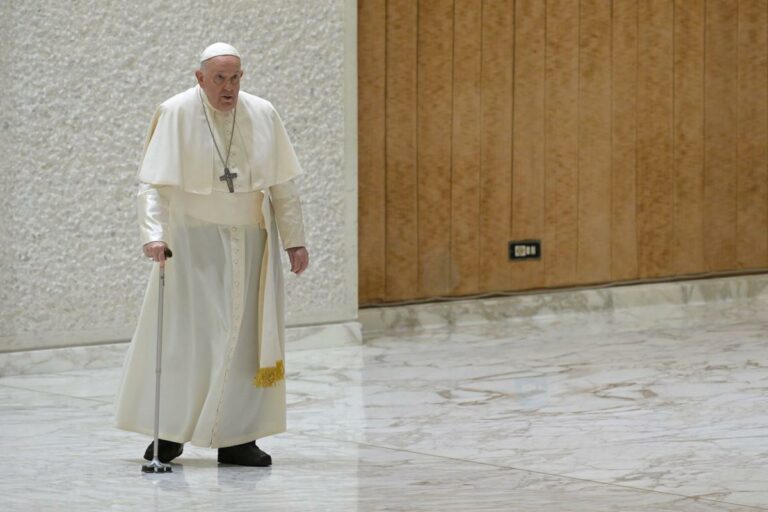 Papa Francesco: “Non sto ancora bene”