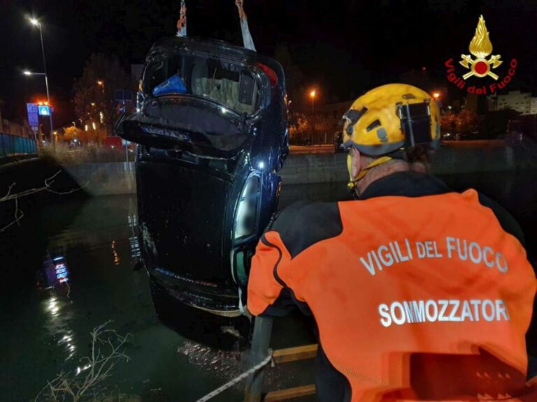 Portogruaro, tragico incidente nella notte: auto finisce in un canale, tre morti accertati