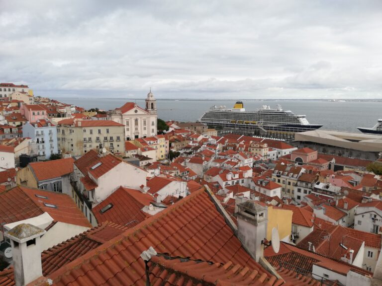 Cosmopolita Lisbona, una città variopinta (foto)