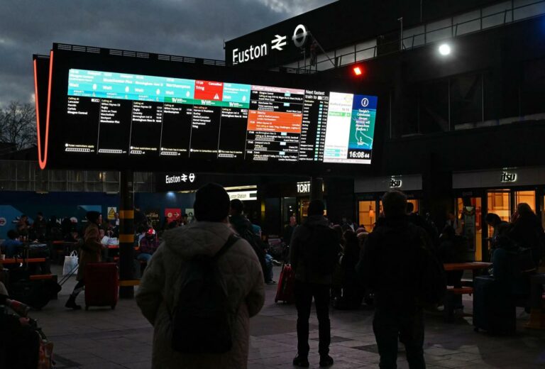 Gb, si allaga tunnel Eurostar: caos passeggeri, sospese le corse per Londra