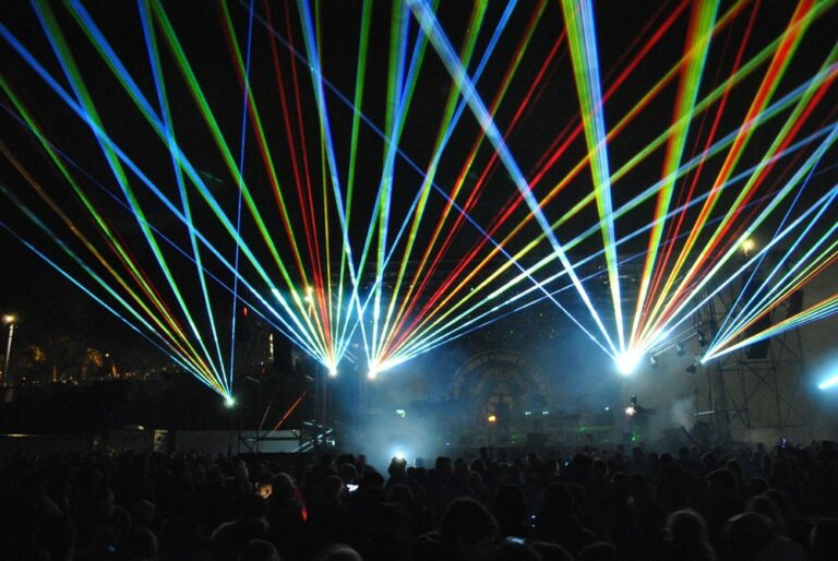 Musica, luci laser e tanto divertimento: Rovigno dà il benvenuto al 2024
