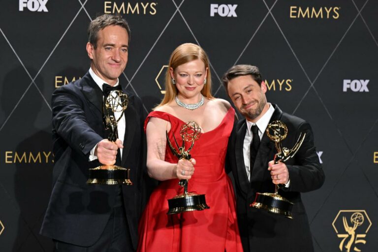Emmy Awards, «Succession» e «The Bear» le serie tv più premiate