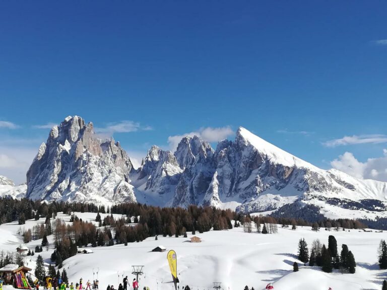 Tragedia all’Alpe di Siusi, sciatrici cadono da seggiovia: morta 83enne