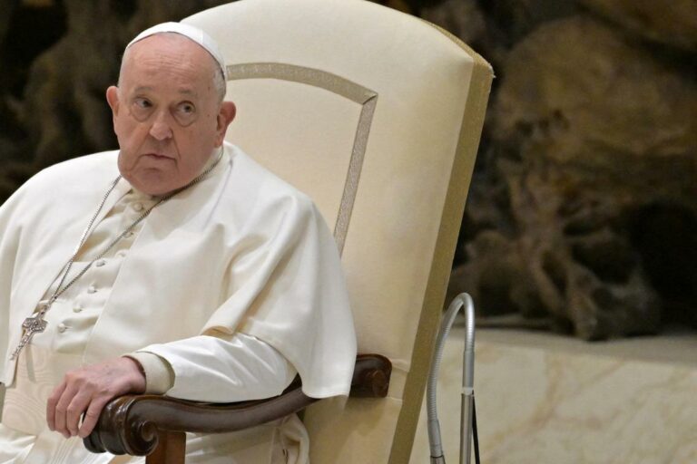 Papa Francesco: “Ho il respiro ancora affannato”. E non legge il discorso