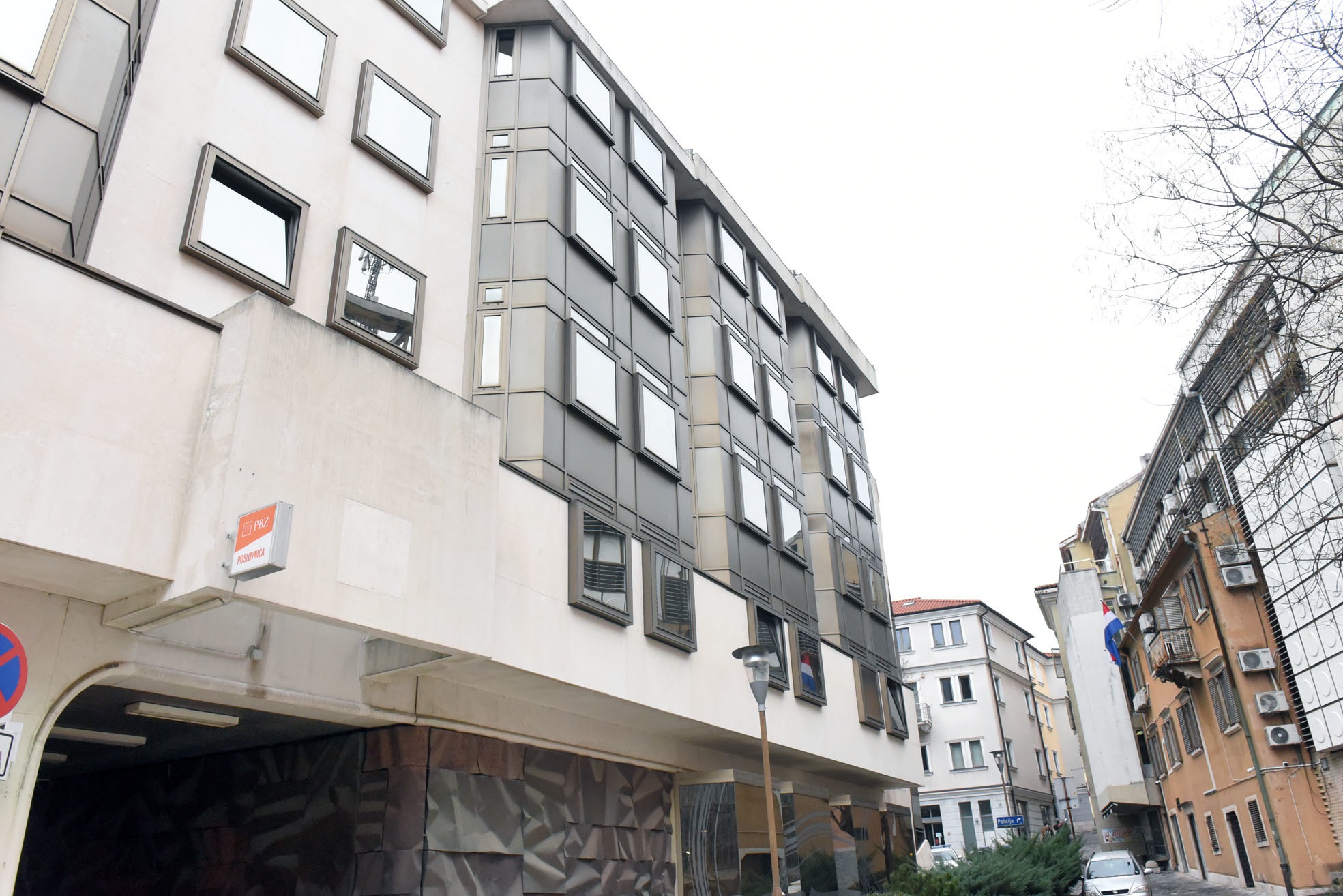 Il complesso della PBZ (istituto di credito zagabrese del Gruppo Intesa Sanpaolo) in Cittavecchia a Fiume / Foto Goran Žiković