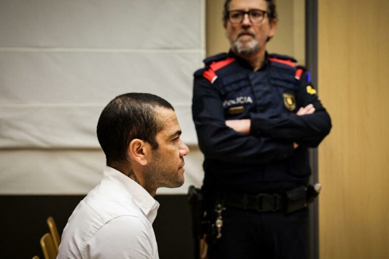 Il calciatore Dani Alves condannato a 4 anni e 6 mesi per violenza sessuale