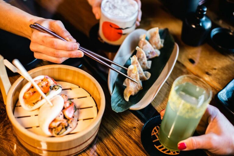 Non solo sushi-bar, ecco l’izakaya: cucina asiatica tra esperienza e condivisione