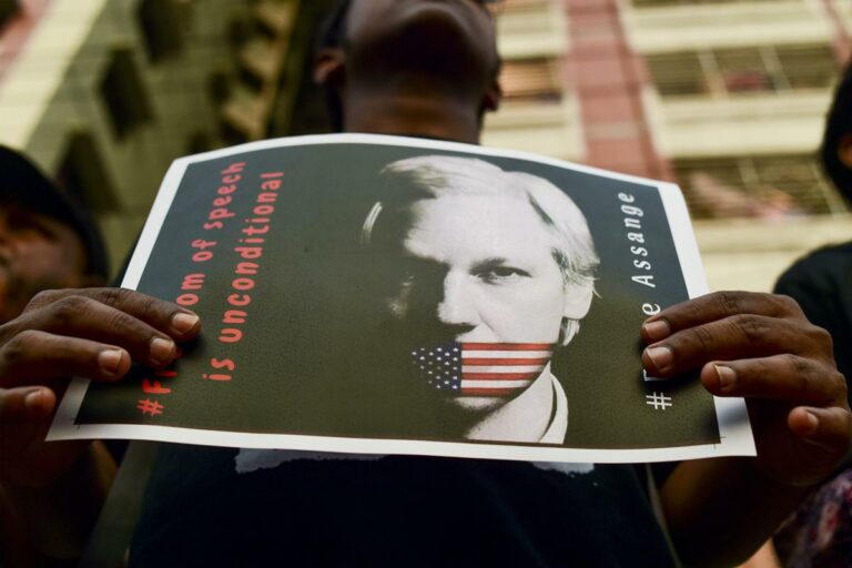 Assange libero, accordo con Usa: fondatore Wikileaks lascia Regno Unito – Video