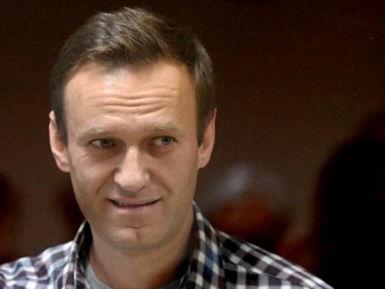 Navalny morto in carcere, Cremlino: «Cause da accertare»