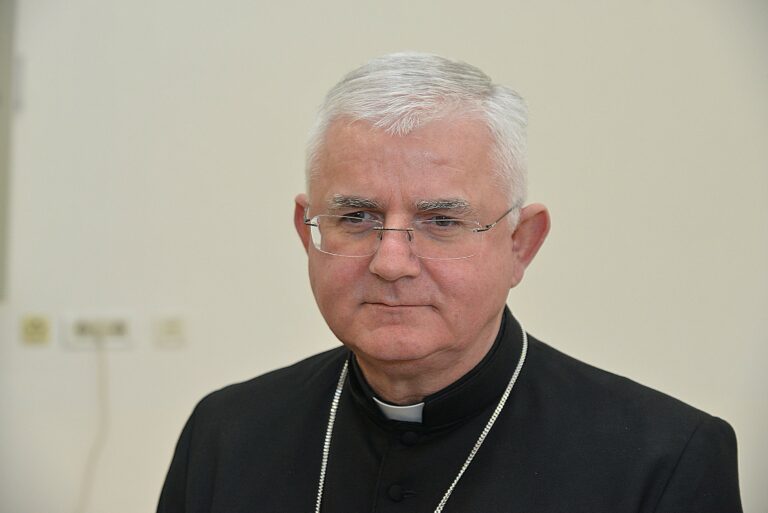 Pasqua. Monsignor Mate Uzinić invita alla riflessione