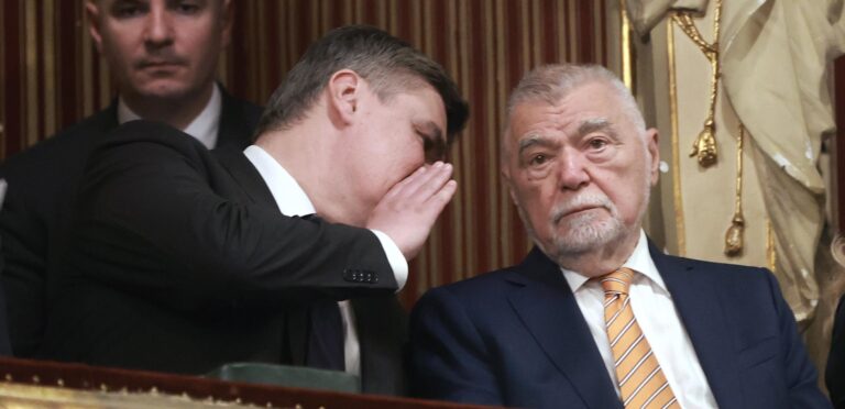 L’ex presidente Mesić: «Mossa coraggiosa di Milanović»