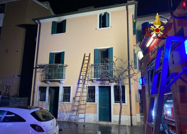 Venezia, incendio in abitazione a Chioggia: morta famiglia di 3 persone